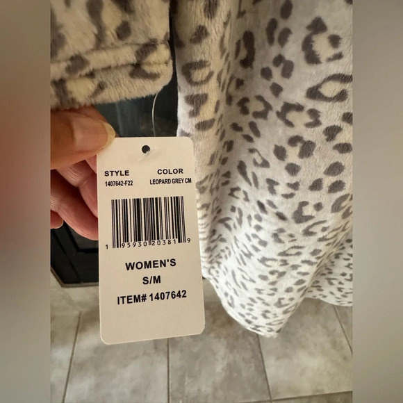 32 DEGREES Heat Women's Hooded Cozy Plush Sleep Lounger S/M Leopard Grey NWT - Picture 6 of 7